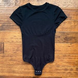 Yummie Short Sleeve Bodysuit in Black, size small